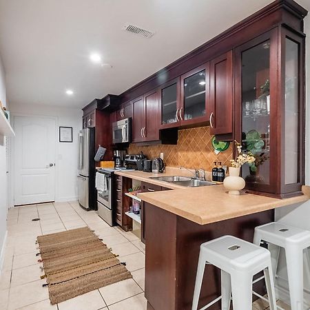Basement Suite With Private Patio In Davenport Toronto Eksteriør billede