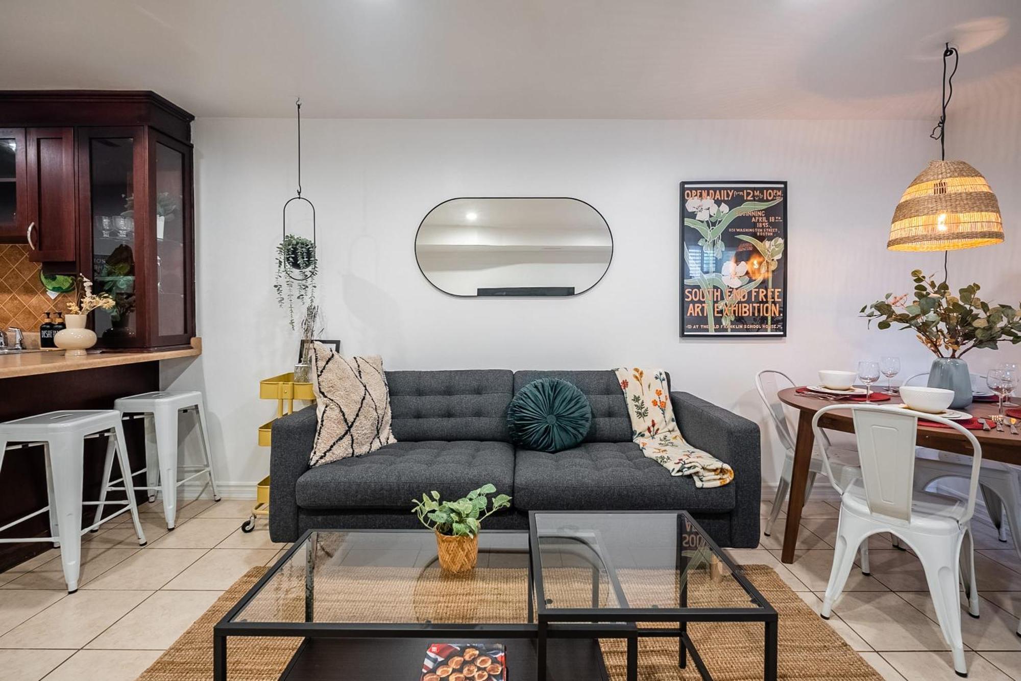 Basement Suite With Private Patio In Davenport Toronto Eksteriør billede