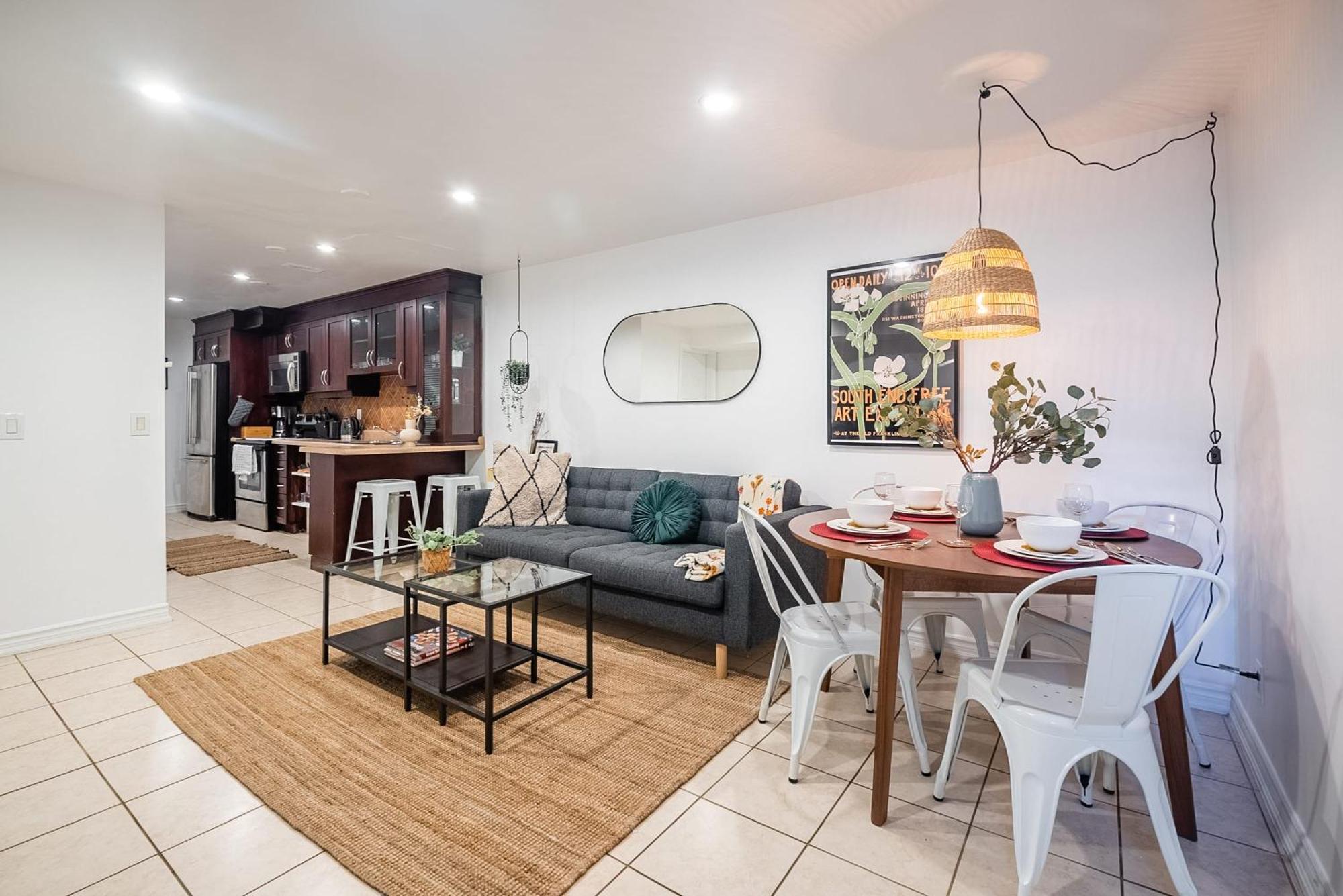 Basement Suite With Private Patio In Davenport Toronto Eksteriør billede