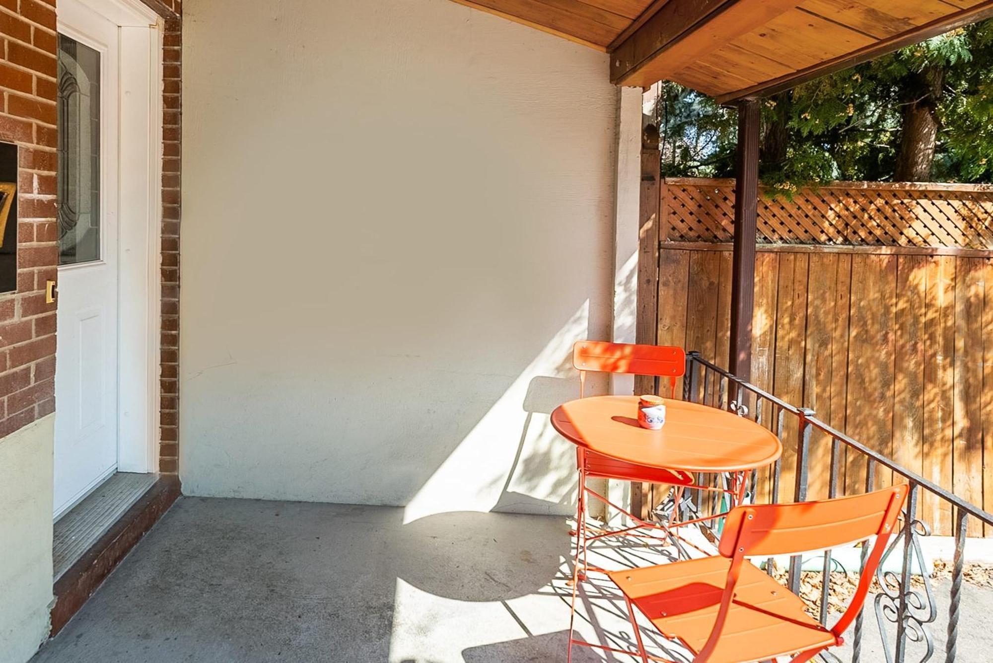 Basement Suite With Private Patio In Davenport Toronto Eksteriør billede
