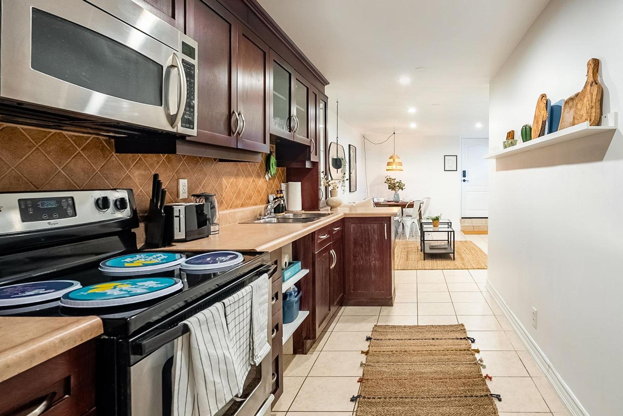 Basement Suite With Private Patio In Davenport Toronto Eksteriør billede