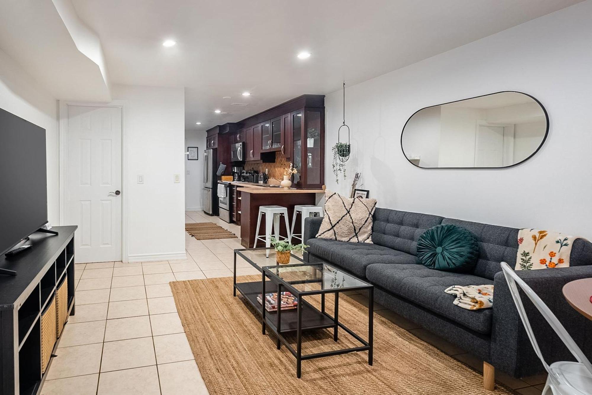 Basement Suite With Private Patio In Davenport Toronto Eksteriør billede