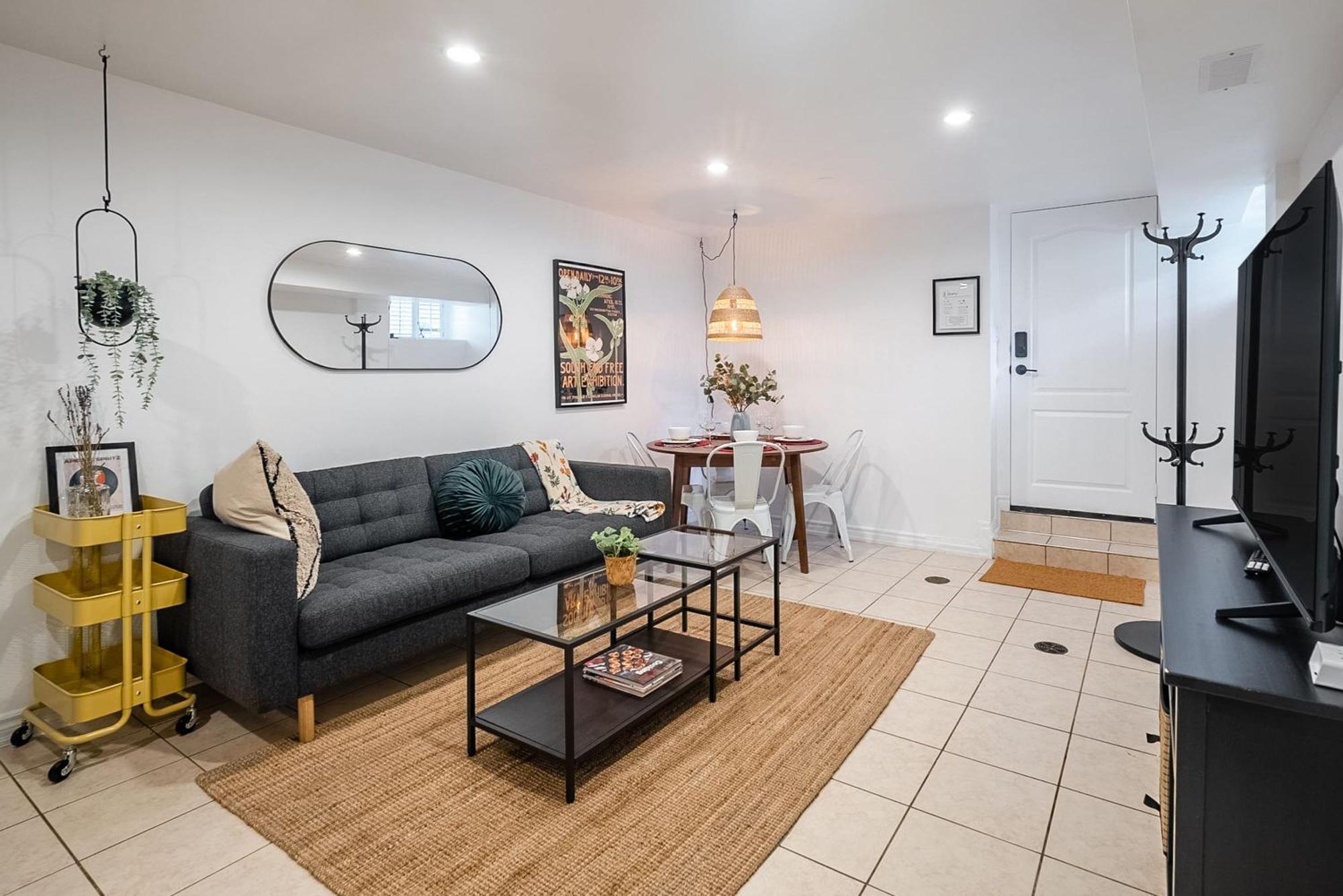 Basement Suite With Private Patio In Davenport Toronto Eksteriør billede