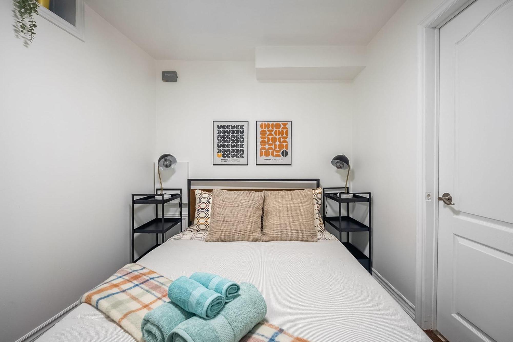 Basement Suite With Private Patio In Davenport Toronto Eksteriør billede